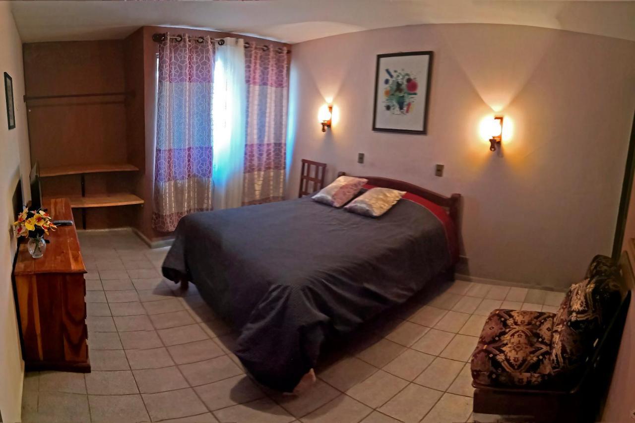 Casa Discreta Bed and Breakfast Cochabamba Esterno foto
