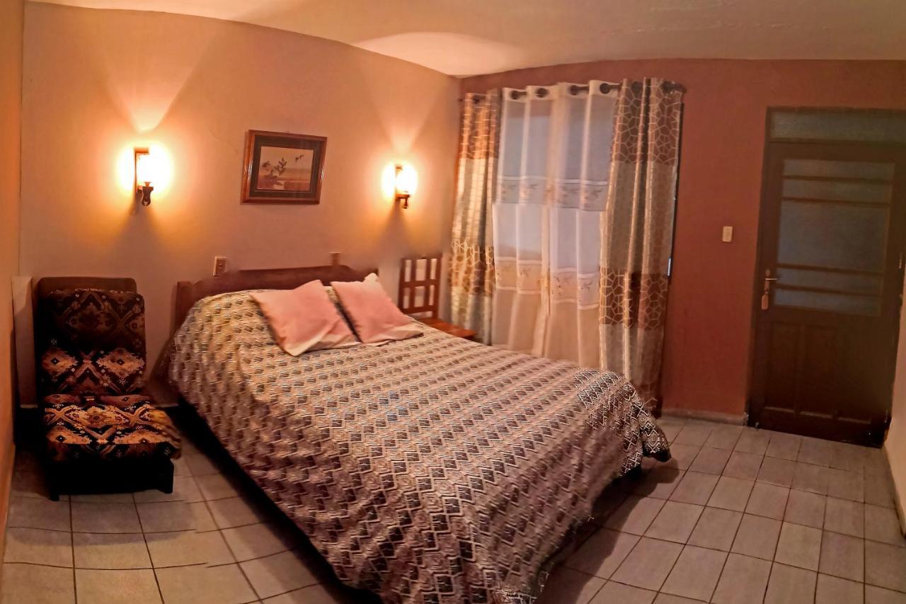 Casa Discreta Bed and Breakfast Cochabamba Esterno foto
